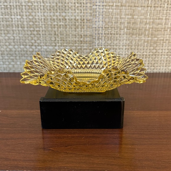🍁🌟HP🌟VTG 1960s Indiana Glass Yellow Diamond Point Pattern Dish - Picture 2 of 8